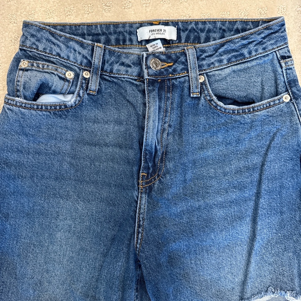 Forever 21 Distressed Straight Leg Jeans Blue Denim Women’s Size 24 - Picture 3 of 6